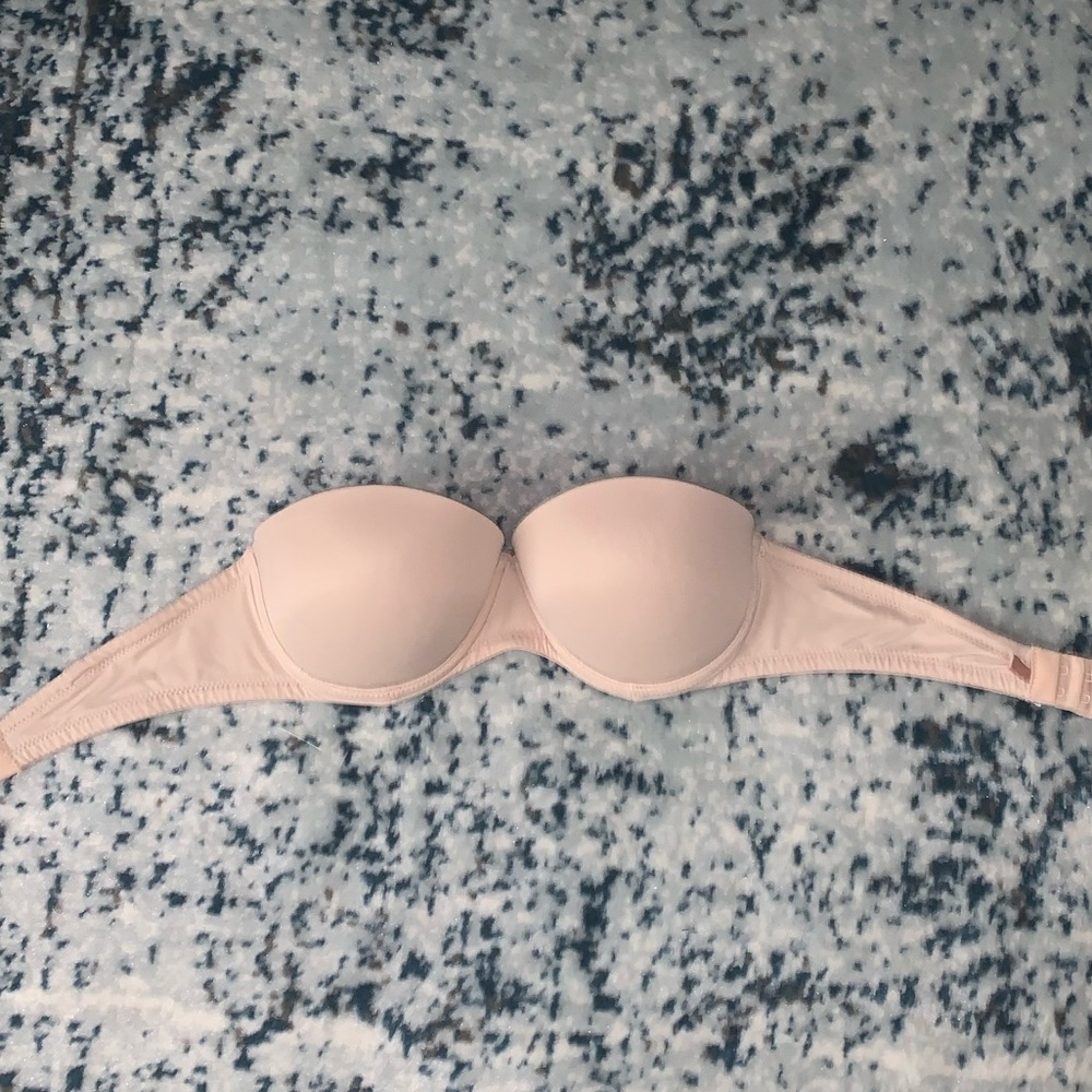 Victoria’s Secret strapless bra